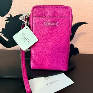NWT COACH Hot Pink Pebbled Leather Wristlet.